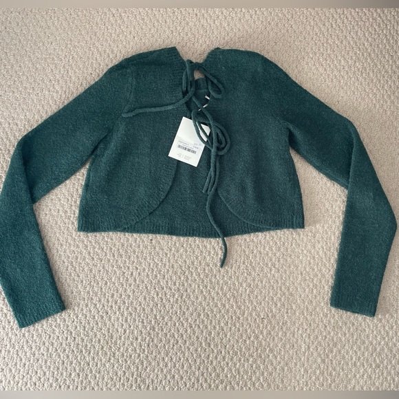 OPEN BACK FUZZY SWEATER - Picture 6 of 6